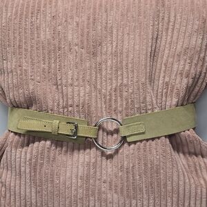 Banana Republic Vintage Women's Genuine Beige Suede Ring Buckle Wide Boho Belt M
